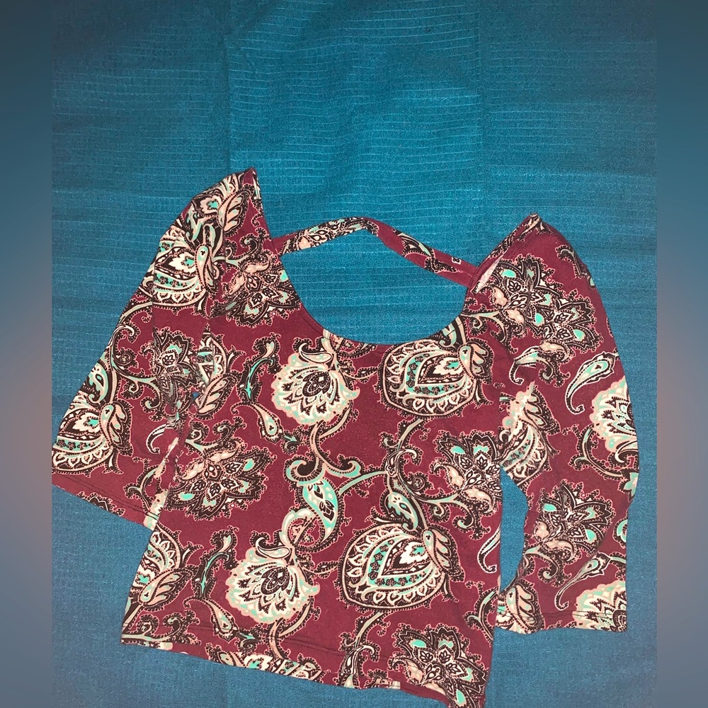 CHARLOTTE ROUSE Burgundy w/ Pattern Crop Top